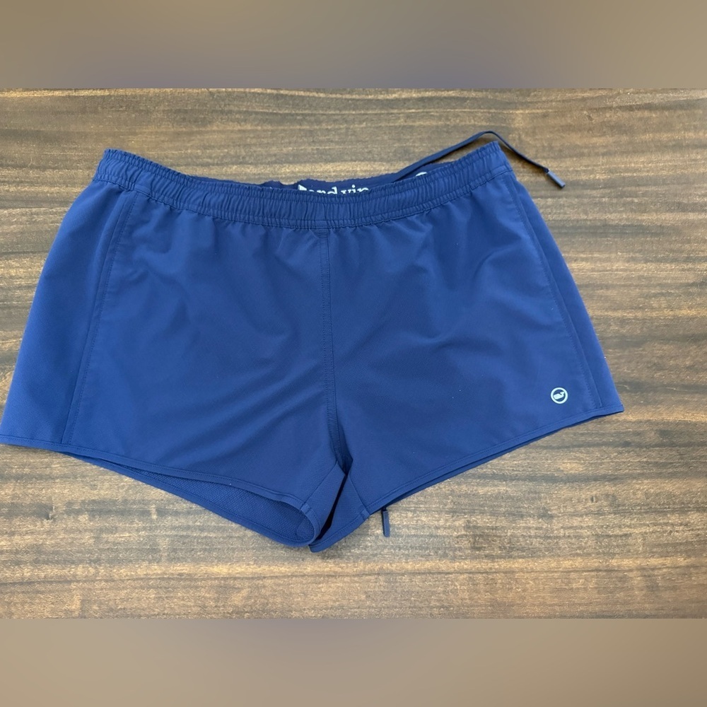 Vineyard Vines Dark Blue sports short - Picture 1 of 5